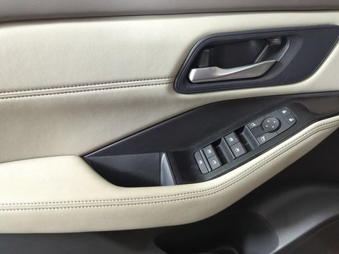 Used 2023 Nissan Rogue SV w/ SV Premium B Package FWD image 9