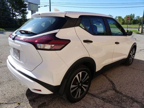 Used 2023 Nissan Kicks S FWD image 11