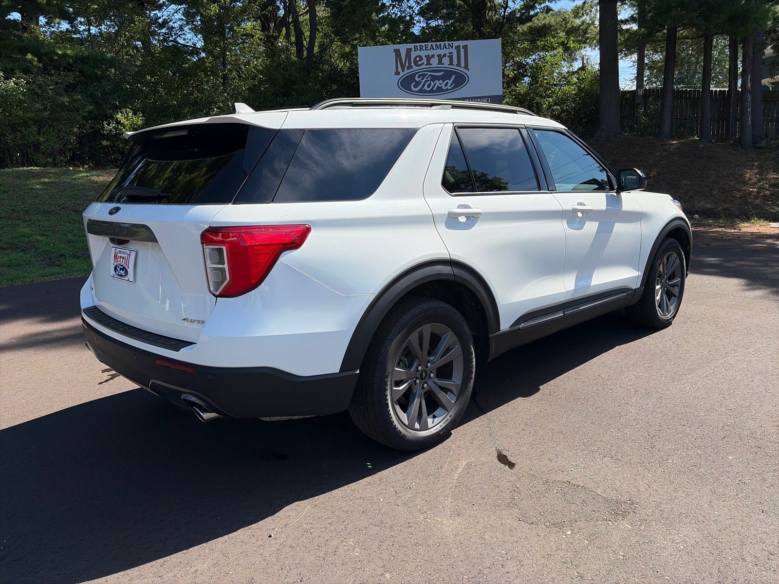 Used 2023 Ford Explorer XLT w/ Equipment Group 202A AWD/4WD image 6