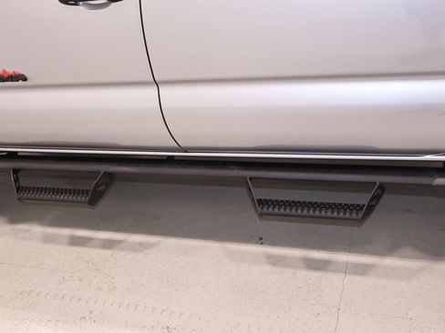 Used 2019 Toyota Tacoma TRD Off-Road AWD/4WD image 39