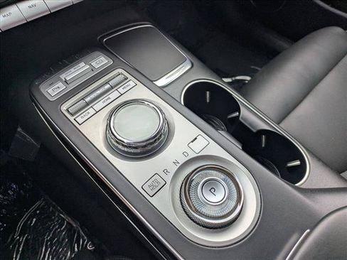 Used 2025 Genesis GV70 2.5T AWD/4WD image 13