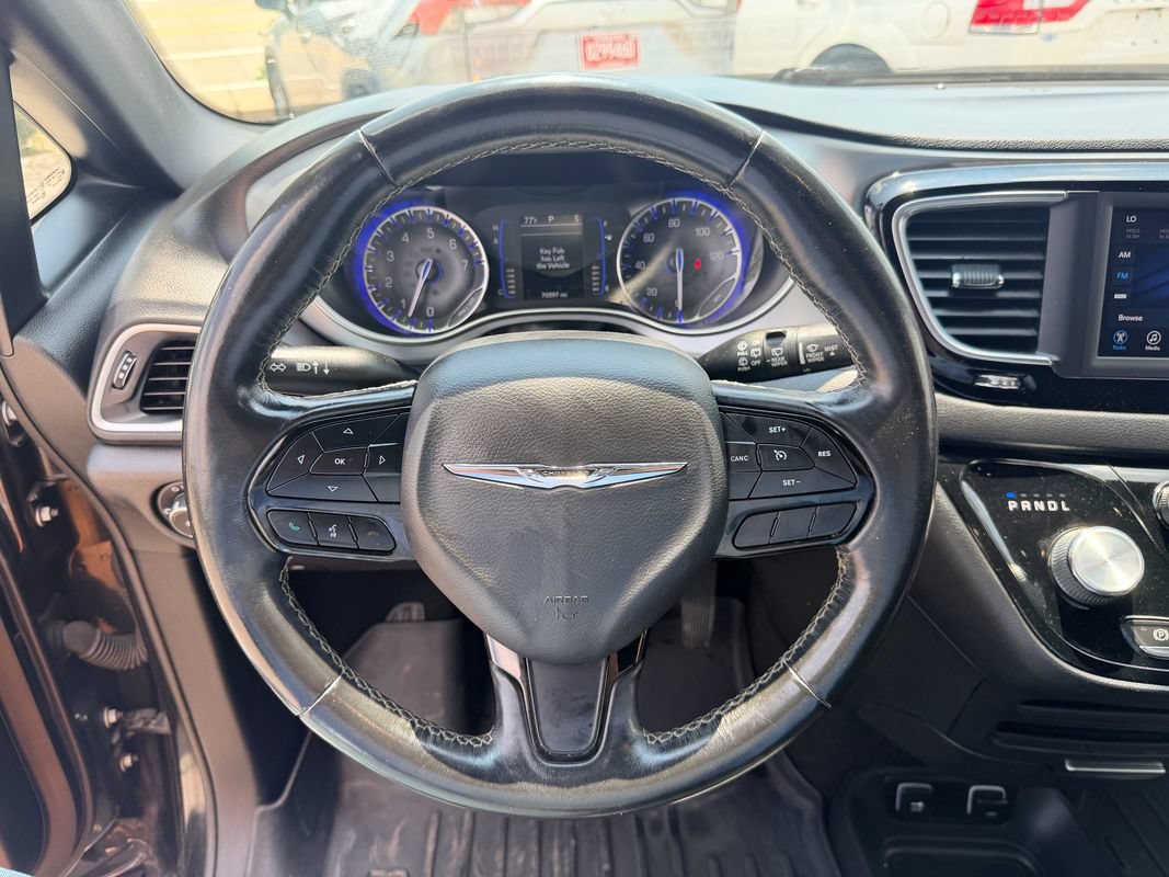 Used 2020 Chrysler Pacifica Touring-L w/ S Appearance Package FWD image 18