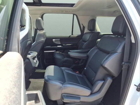 Used 2025 Ford Expedition Max Platinum AWD/4WD image 19