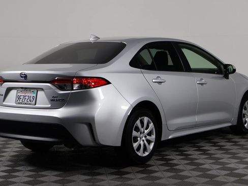 Used 2023 Toyota Corolla LE w/ Carpet Mat Package (TMS) FWD image 4