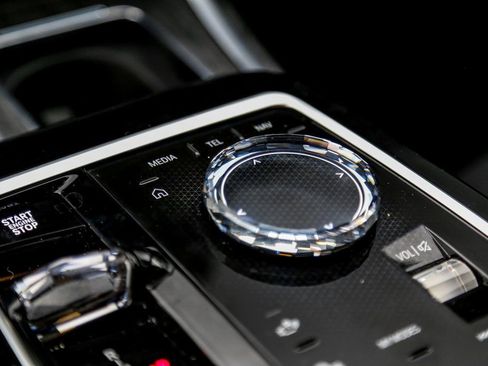 Used 2025 BMW 760i xDrive w/ Executive Package image 16