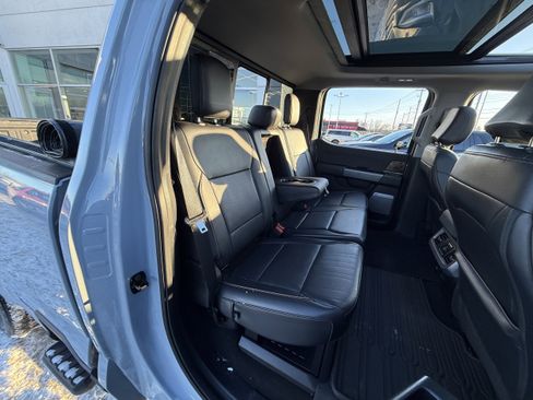 Used 2025 Ford F250 Lariat w/ Black Appearance Package image 27