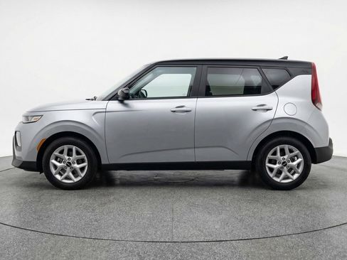 Used 2025 Kia Soul LX w/ LX Technology Package image 4