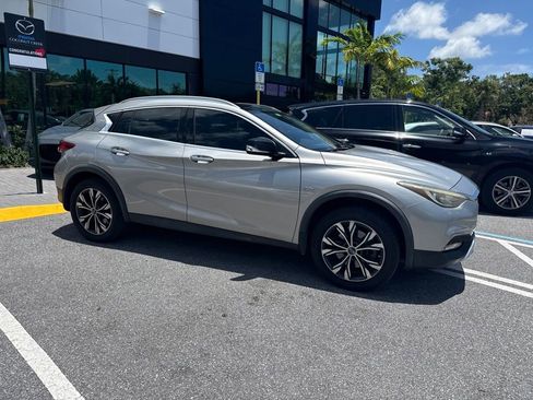 Used 2018 INFINITI QX30 Premium AWD/4WD image 4