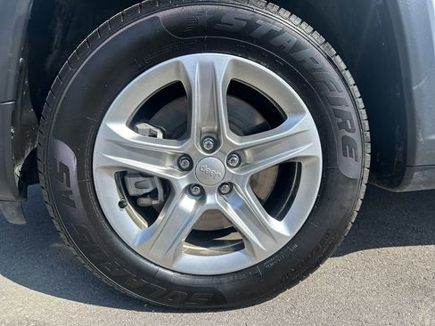 Used 2024 Jeep Compass Latitude image 9