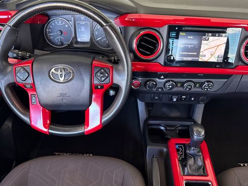Used 2019 Toyota Tacoma TRD Sport AWD/4WD image 29