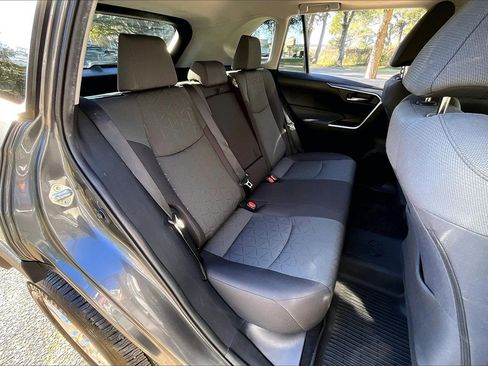 Used 2021 Toyota RAV4 XLE image 22