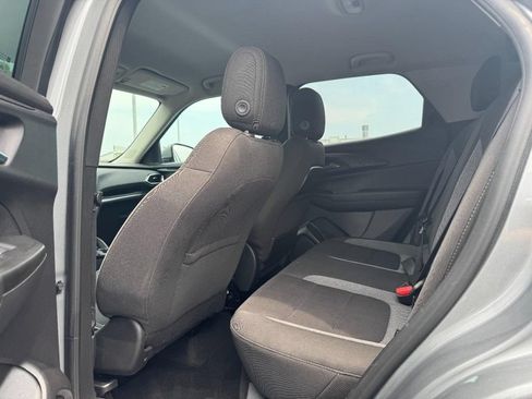 Used 2023 Chevrolet TrailBlazer LT FWD image 12