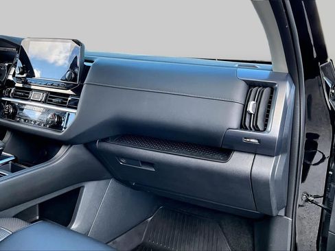 Used 2024 Nissan Pathfinder SL w/ SL Premium Package FWD image 19