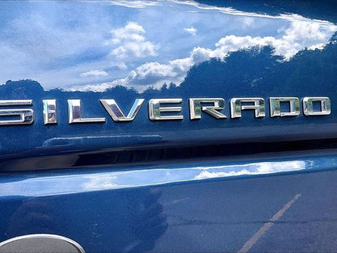 Used 2022 Chevrolet Silverado 1500 Custom AWD/4WD image 32