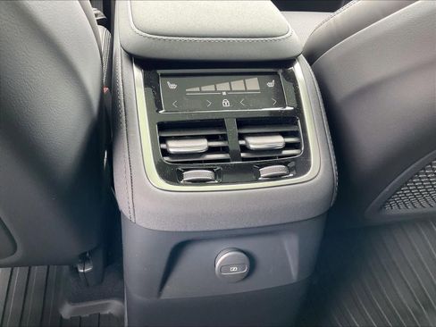 New 2026 Volvo XC90 T8 Ultra w/ Protection Package AWD/4WD image 16