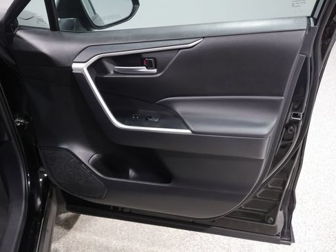 Used 2025 Toyota RAV4 XLE FWD image 22