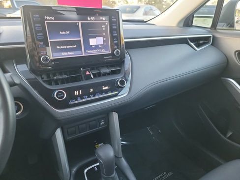 Used 2022 Toyota Corolla Cross LE image 22