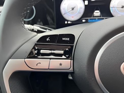 Used 2025 Hyundai Elantra Sport image 14