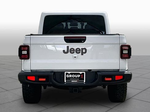 Used 2025 Jeep Gladiator Mojave AWD/4WD image 5