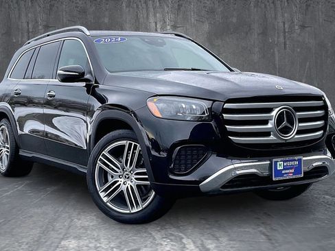 Used 2024 Mercedes-Benz GLS 450 4MATIC image 3