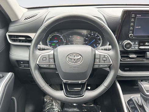 Used 2021 Toyota Highlander XLE AWD/4WD image 8