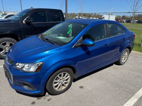 Used 2017 Chevrolet Sonic LT image 2