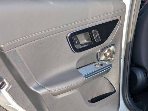 Used 2026 Mercedes-Benz GLC 300 4MATIC image 29