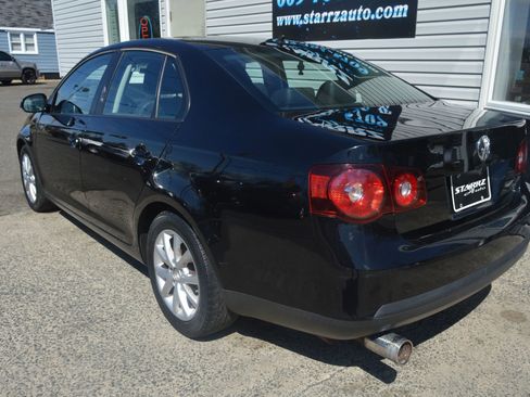 Used 2010 Volkswagen Jetta SE image 3