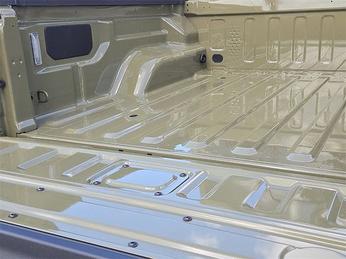 New 2025 Jeep Gladiator High Tide image 8