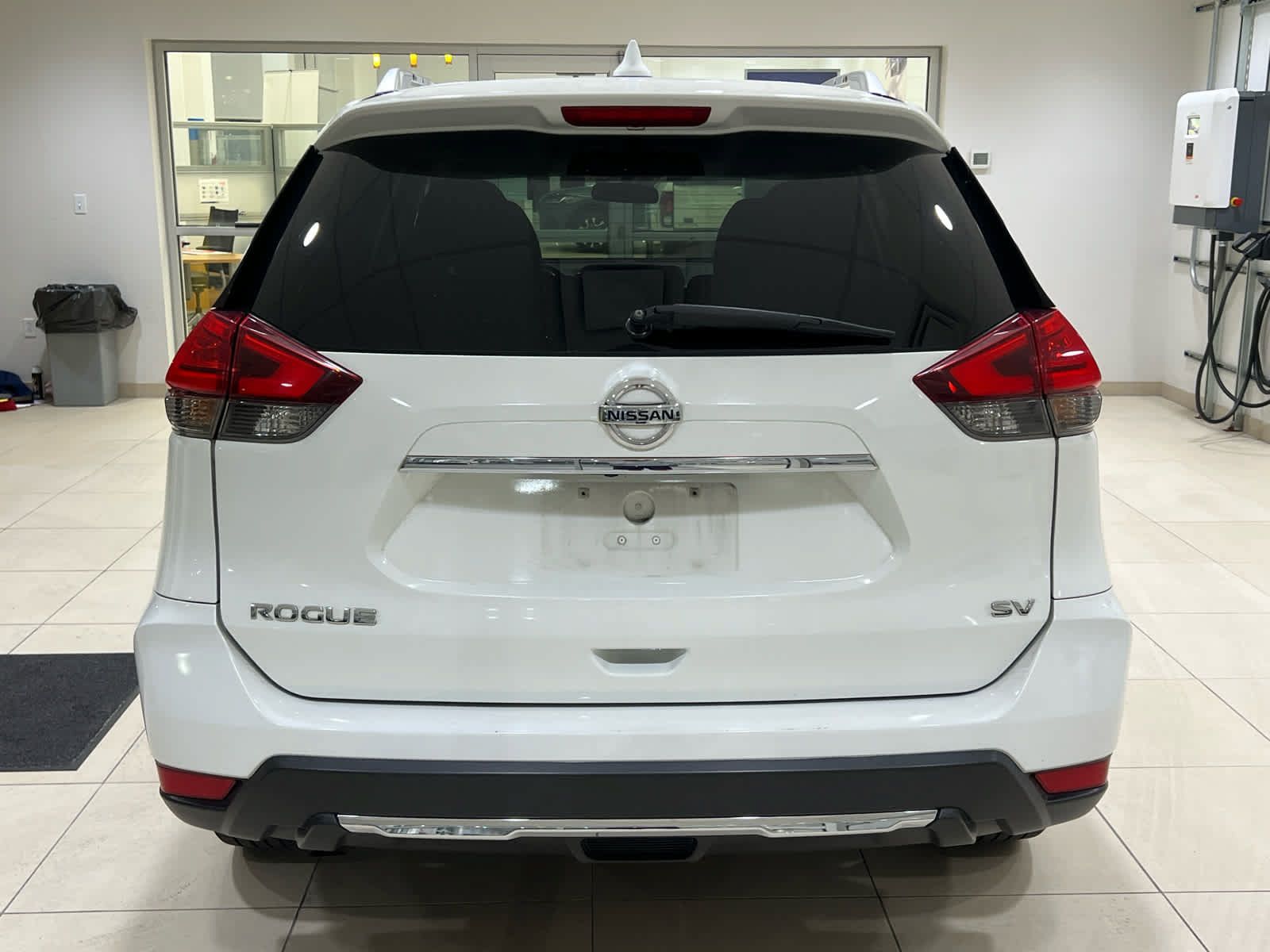 Used 2017 Nissan Rogue SV FWD image 6