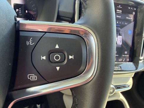 Certified 2023 Volvo XC40 B4 Plus w/ Protection Package Premier image 28