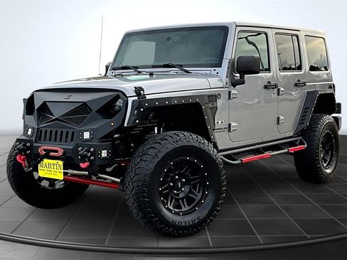 Used 2016 Jeep Wrangler Unlimited Sahara w/ Max Tow Package image 12