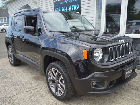 Used 2017 Jeep Renegade Latitude w/ Cold Weather Group AWD/4WD image 7