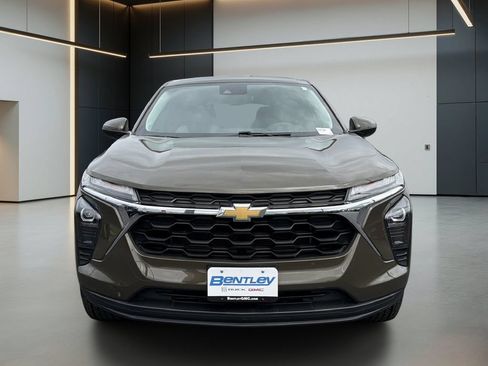 Certified 2024 Chevrolet Trax LS w/ LS Convenience Package FWD image 10