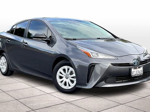 Used 2021 Toyota Prius L Eco image 2