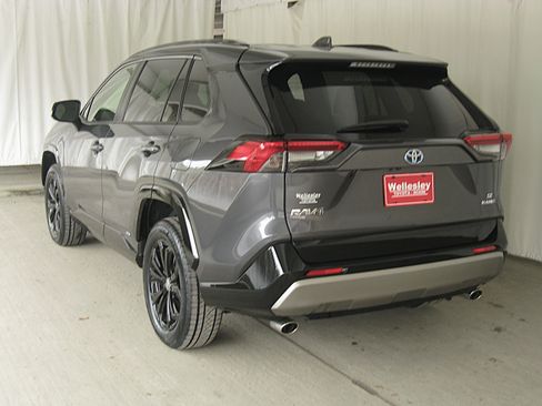 Used 2023 Toyota RAV4 SE image 26