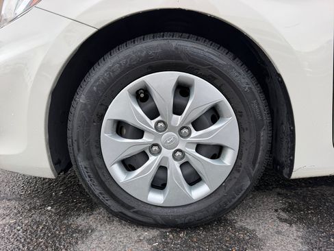 Used 2017 Hyundai Accent SE FWD image 26