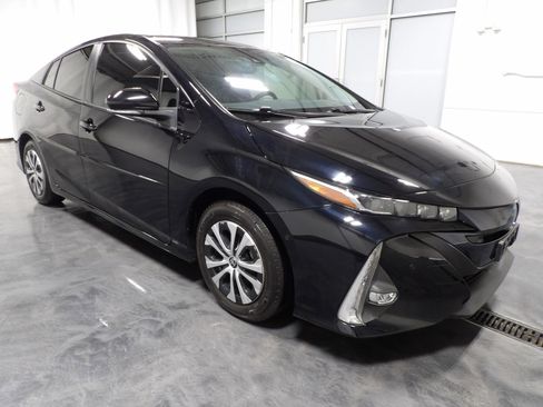 Used 2021 Toyota Prius Prime Limited w/ Carpet Mat Package (TMS) image 2