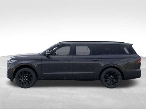 New 2026 Lincoln Navigator L Reserve image 3