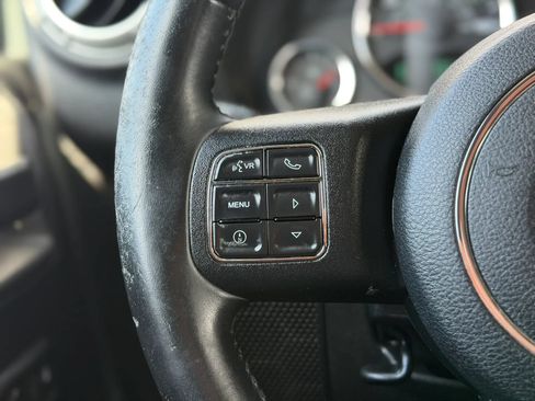 Used 2014 Jeep Wrangler Unlimited Sahara w/ Connectivity Group AWD/4WD image 28
