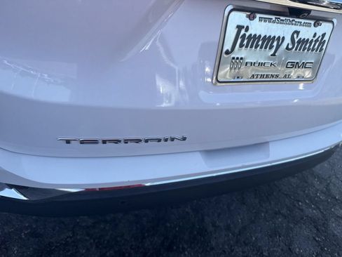 Used 2022 GMC Terrain SLT w/ Tech Package FWD image 38