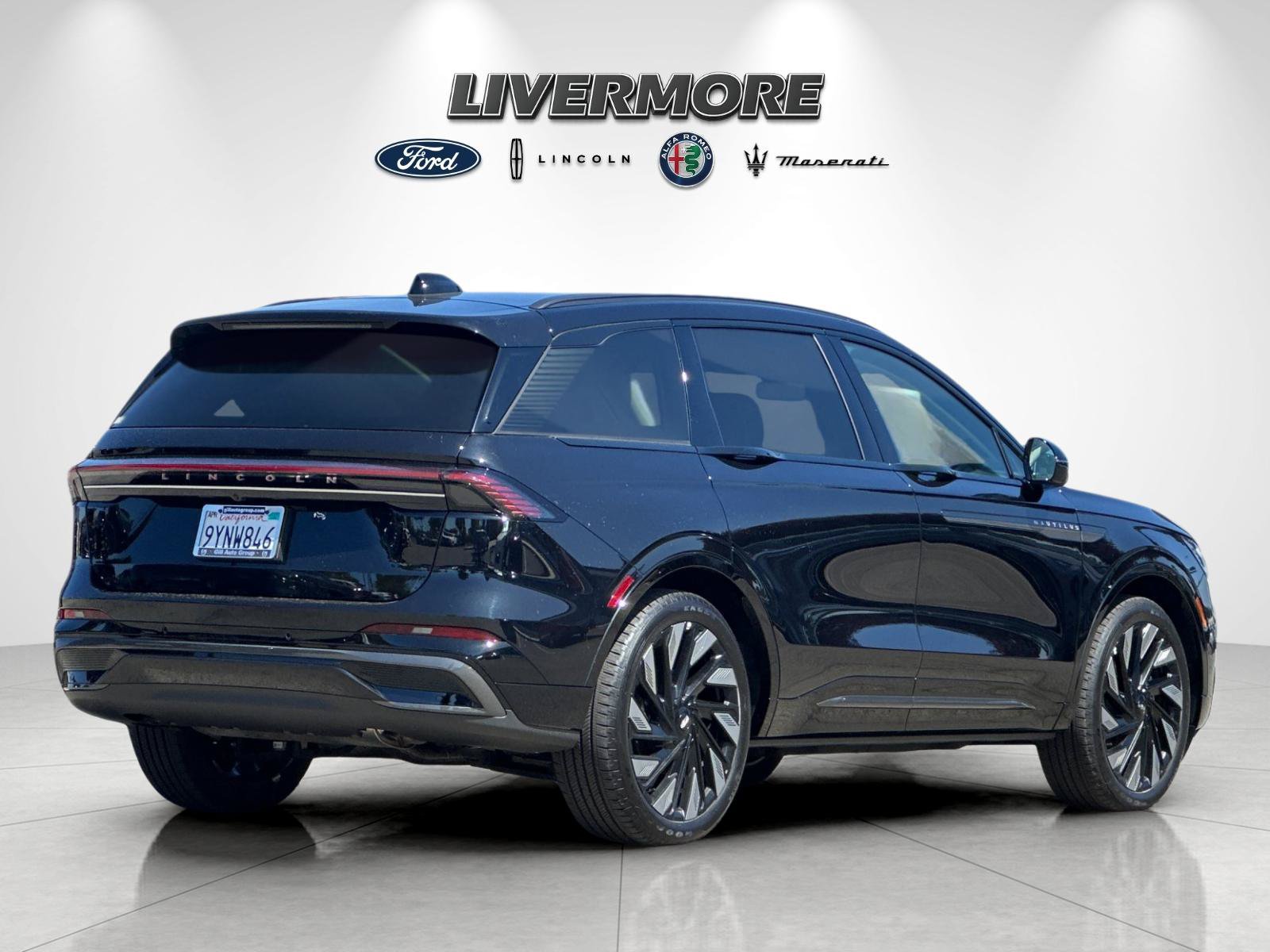 Used 2026 Lincoln Nautilus Reserve w/ Jet Appearance Package AWD/4WD image 3