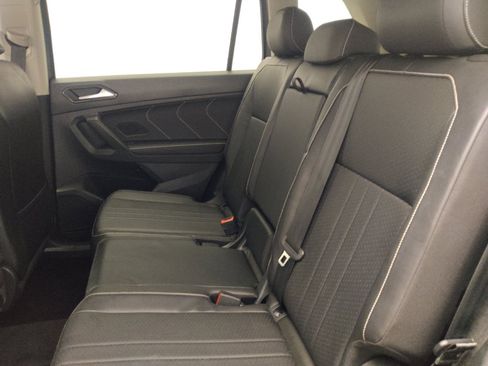 Used 2022 Volkswagen Tiguan SE FWD image 18