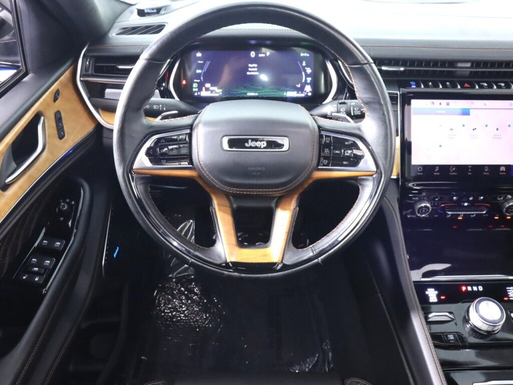 Used 2023 Jeep Grand Cherokee Summit AWD/4WD image 39