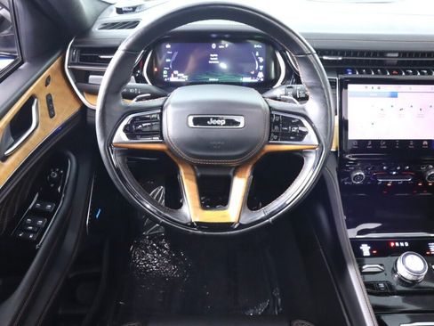 Used 2023 Jeep Grand Cherokee Summit AWD/4WD image 39