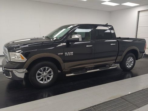 Used 2018 RAM 1500 Laramie w/ Convenience Group AWD/4WD image 2