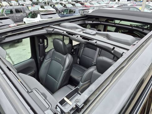 Used 2024 Jeep Wrangler Unlimited Sahara w/ Technology Group AWD/4WD image 21