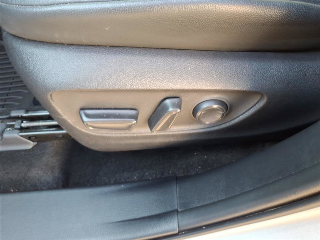 Used 2024 Toyota Highlander XLE AWD/4WD image 26