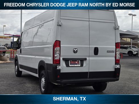Used 2025 RAM ProMaster 2500 w/ Convenience Group FWD image 4