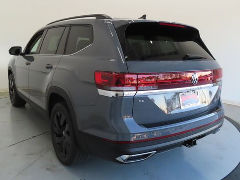 Used 2026 Volkswagen Atlas SE FWD image 6